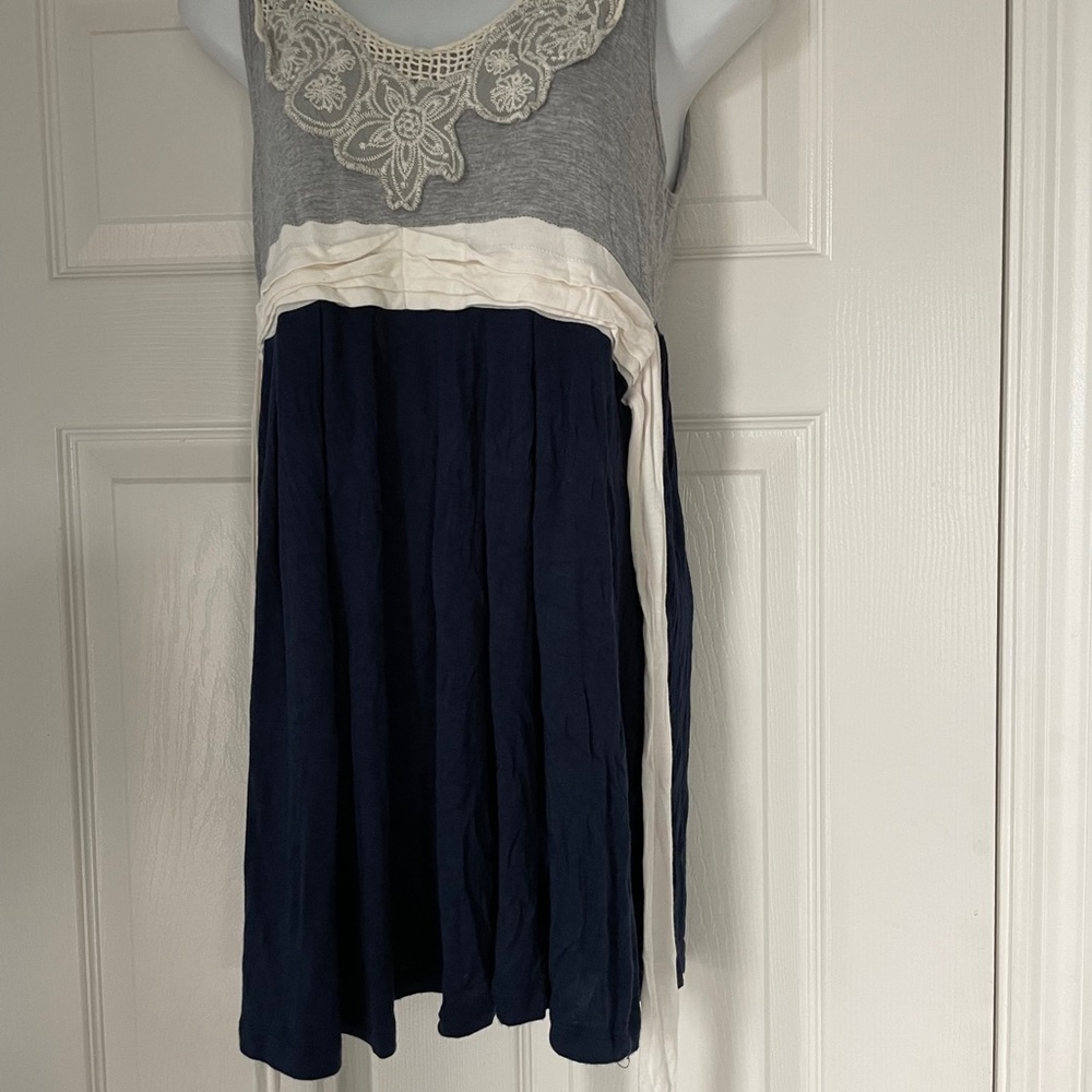 Max Rave pretty top with tie
